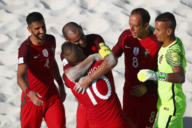 足球史上的经典时刻：梅西完成任意球帽子戏法壮举