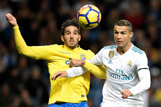 足球场施工图纸中的照明与看台结构设计要点