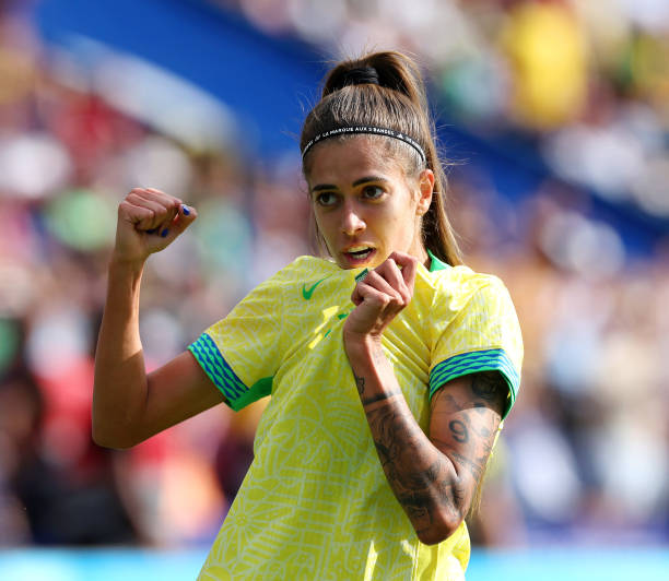 女子游泳奥运冠军的巅峰时刻：从出发到触壁