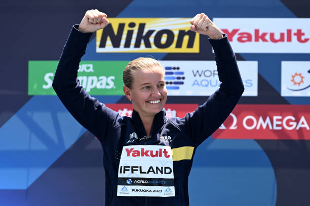 世锦赛混合跳水：中国组合完美同步夺金