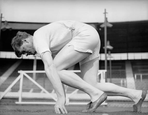 跳远腿部前伸常见问题及纠正方法