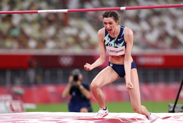 伏明霞个人资料全解析：家庭、事业与荣誉