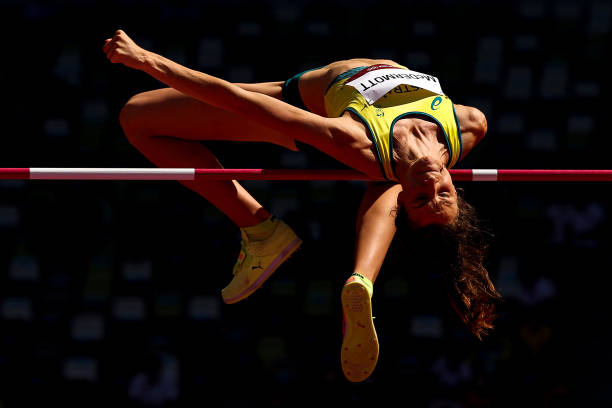 博尔特100米破纪录瞬间：58秒的惊人速度