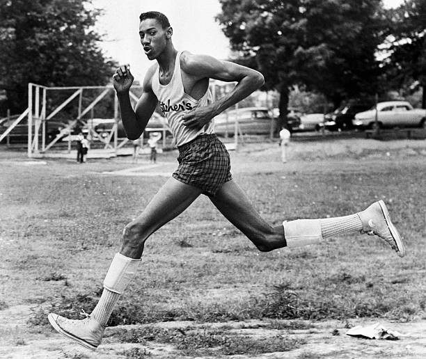 体育考试必看:立定跳远满分训练计划与常见错误纠正