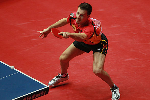 乒乓球拍握法全解析：横拍与直拍的正确姿势