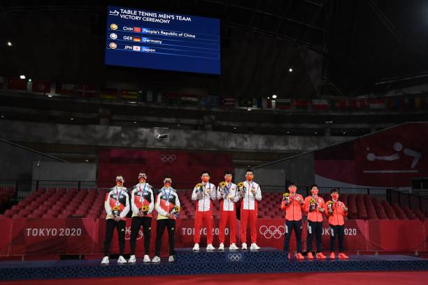 看图写话：乒乓球桌上的欢乐时光