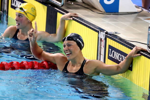 用简笔画描绘游泳馆:从线条到色彩的完整步骤