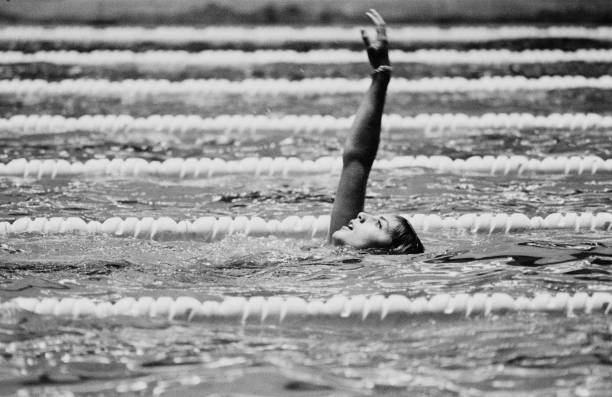 小女孩游泳后出现不适，可能是这些原因