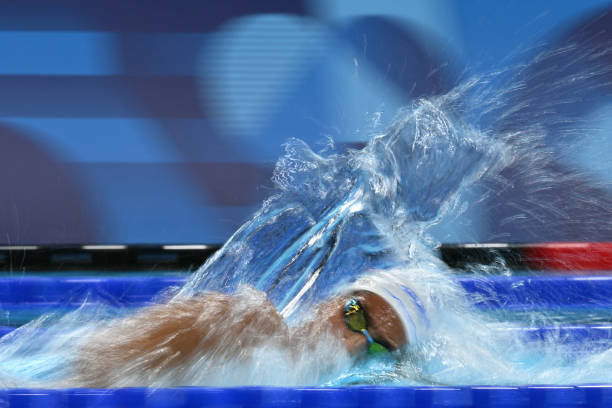 游泳姿势与阻力的生物力学建模