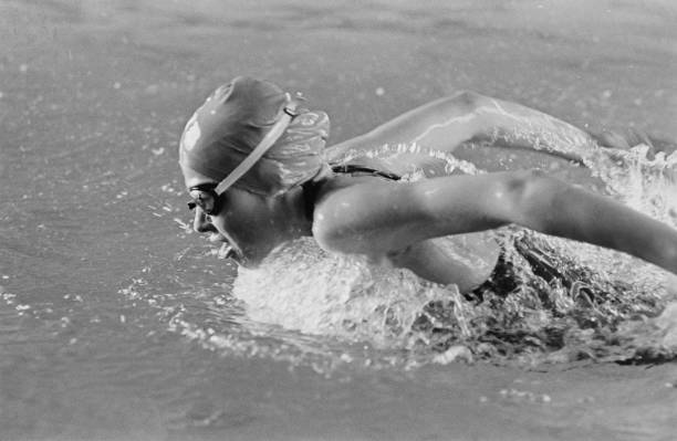 自由泳打腿的土方法：如何正确利用髋部发力提升游泳表现