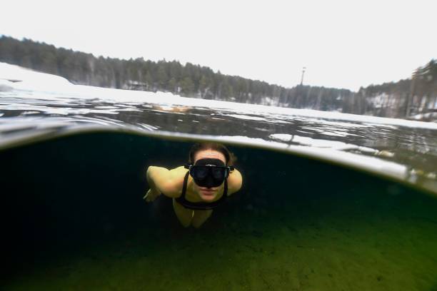 游泳动词的现在分词与其他形式的区别