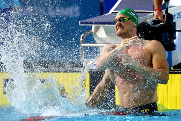 仰泳手臂姿势解析：提升游泳效率的关键步骤