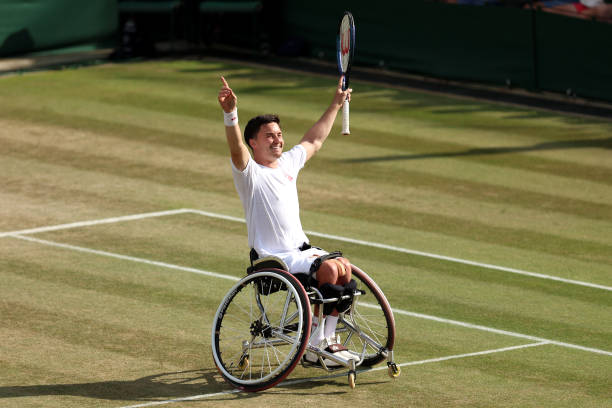 室内标准网球场尺寸：场地净高与天花板设计