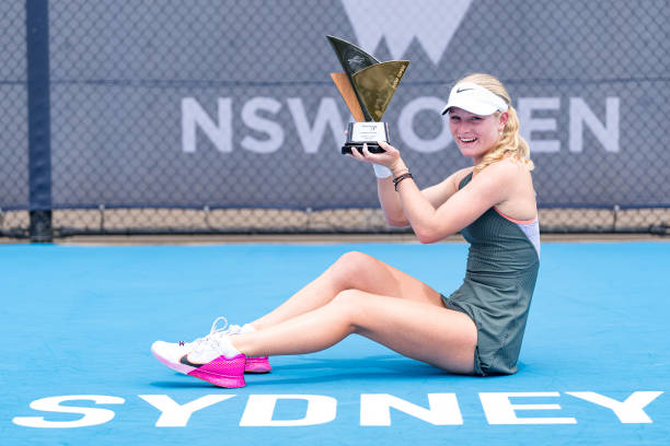 腾讯网球游戏进阶技巧：掌握发球、扣杀与防守策略