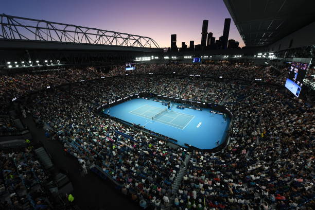 张雨网球教学视频：学习她的发球与击球技巧