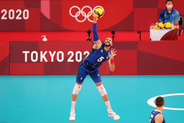 掌握排球第一裁判员的必备手势步骤