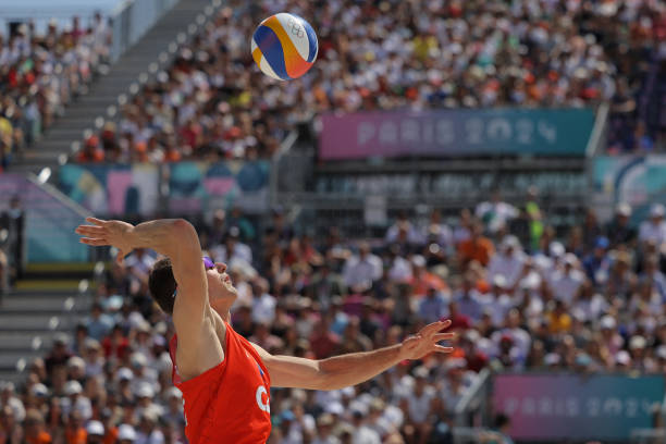 排球发球区宽度要求的历史演变