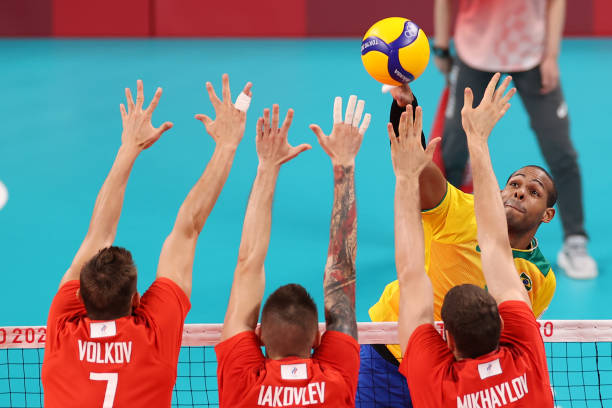 冯坤领衔绝地反击，球队惊险晋级下一轮