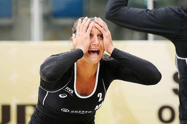 排球比赛裁判员职责与执裁标准