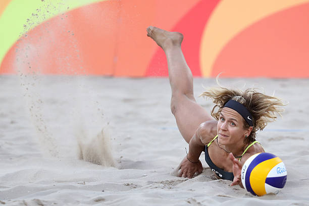 朱婷的强攻与惠若琪的防守：完美配合解析