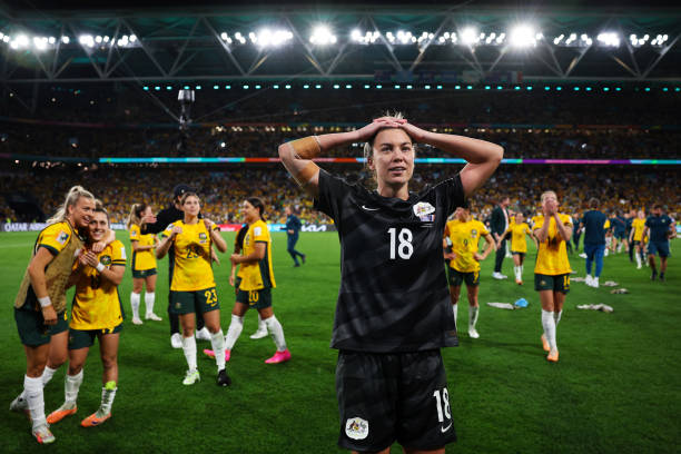 南美区预选赛裁判争议频发，VAR技术如何改变比赛？