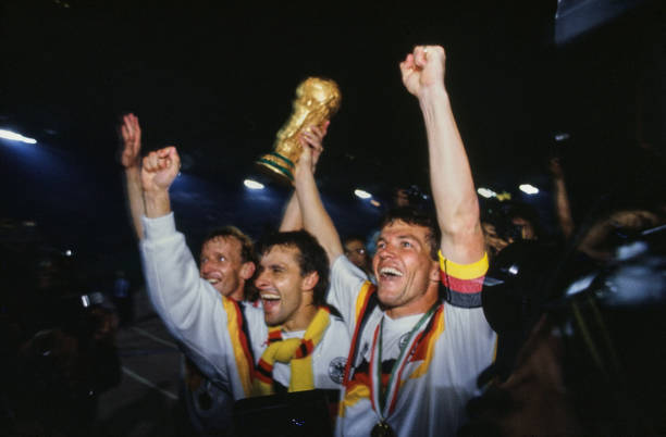 世界杯小组赛焦点战：巴西4球大胜中国